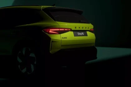 Teaser image showing the rear quarter view of the 2026 Škoda Elroq RS electric SUV in Mamba Green, featuring the horizontal LED taillight bar, Elroq RS badging, and aerodynamic wheel design.