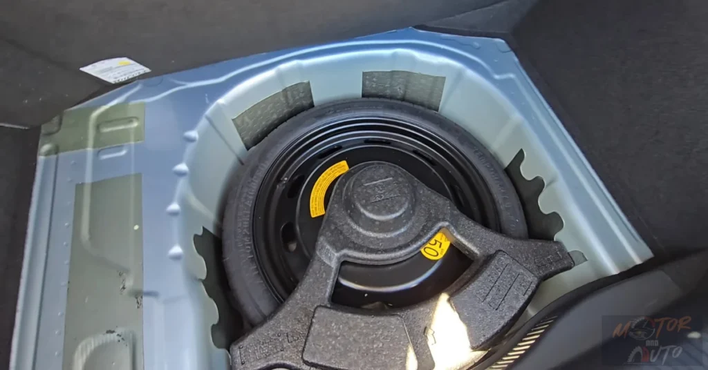 Under the cargo floor, the VW Tera houses a space-saving spare tire and wheel changing tools.