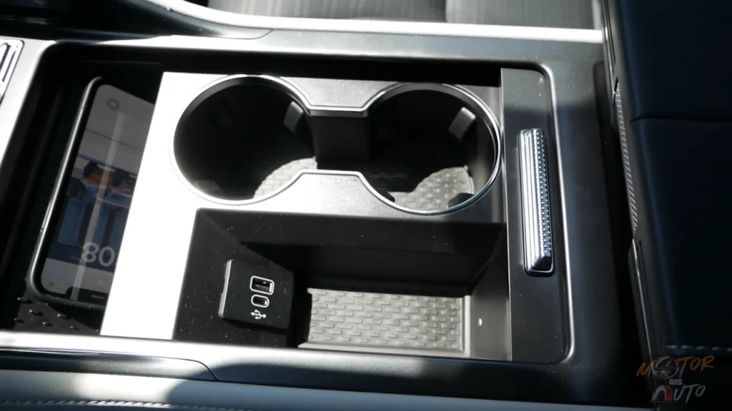 2025 Lincoln Nautilus Center Console Cup holders