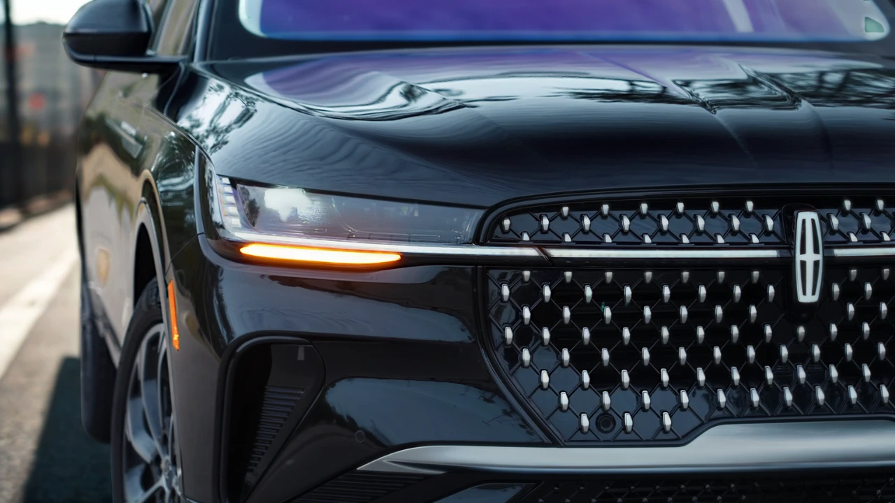 Detailed view of 2025 Lincoln Nautilus LED headlight assembly with illuminated amber turn signal, multi-projector beam pattern, and integrated daytime running light strip